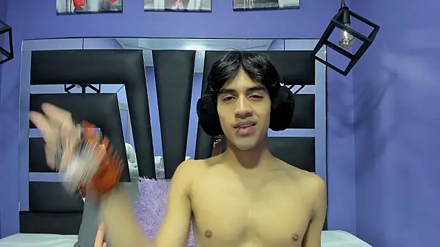  ArchieBlu  online show from 03/31/26, 03:19