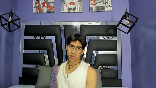  ArchieBlu  online show from 04/02/26, 03:37