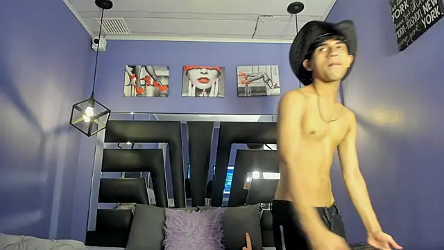  ArchieBlu  online show from 04/04/26, 03:16