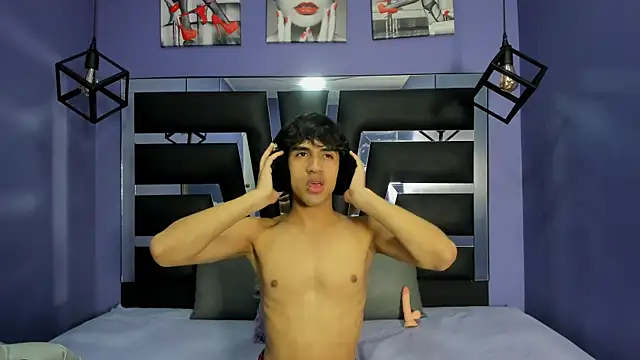  ArchieBlu  online show from 04/07/26, 03:18