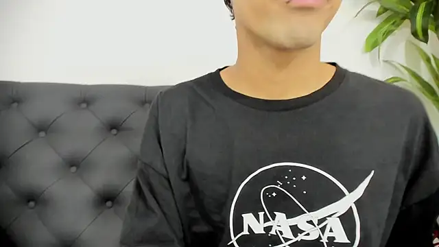  ArchieBlu  online show from 04/11/26, 07:56