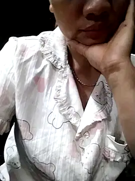 Snapshot of sfgggg1111 chatting on 04/13/26, 11:21 sfgggg1111 online show from 04/13/26, 11:21