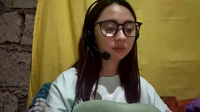 Snapshot of LenoraLacassagne chatting on 03/22/26, 04:10 LenoraLacassagne online show from 03/22/26, 04:10