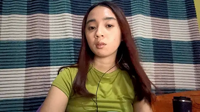 Snapshot of LenoraLacassagne chatting on 03/23/26, 04:00 LenoraLacassagne online show from 03/23/26, 04:00