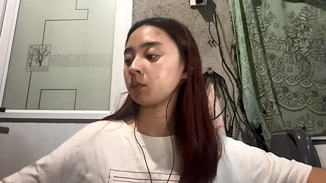 Snapshot of LenoraLacassagne chatting on 03/26/26, 03:17 LenoraLacassagne online show from 03/26/26, 03:17