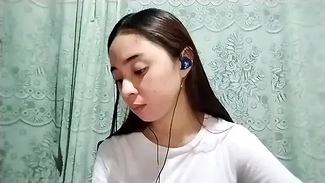 Snapshot of LenoraLacassagne chatting on 04/09/26, 03:28 LenoraLacassagne online show from 04/09/26, 03:28