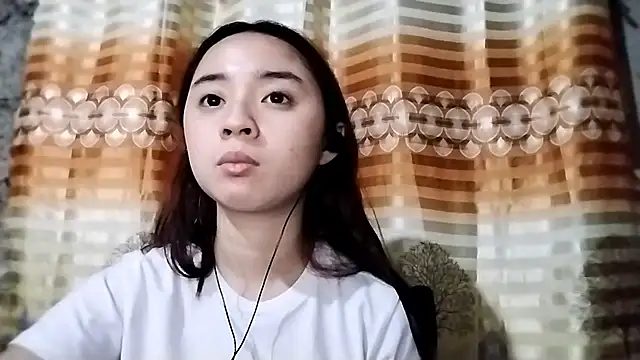 Snapshot of LenoraLacassagne chatting on 04/15/26, 03:30 LenoraLacassagne online show from 04/15/26, 03:30