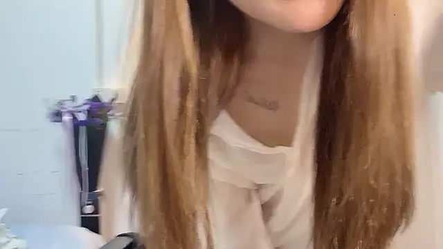 Snapshot of leilei998 chatting on 04/13/26, 09:04 leilei998 online show from 04/13/26, 09:04