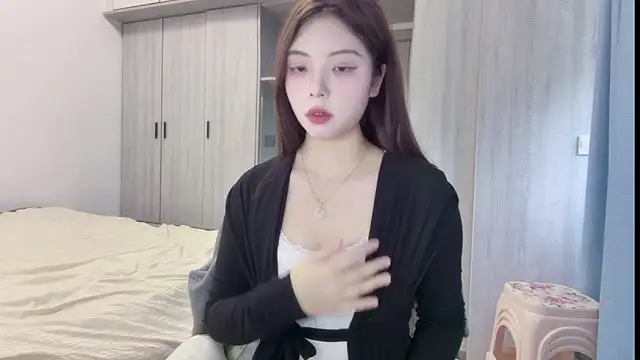 Snapshot of Roo_Se chatting on 03/24/26, 02:49 Roo Se online show from 03/24/26, 02:49