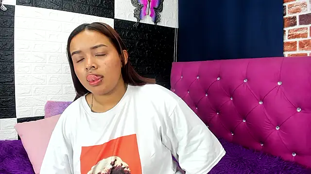 Snapshot of SofiiaCutee chatting on 03/23/26, 12:03 SofiiaCutee online show from 03/23/26, 12:03