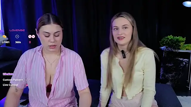 Snapshot of momento_marie chatting on 03/19/26, 06:01 momento marie online show from 03/19/26, 06:01