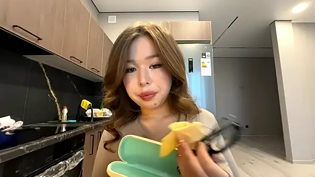 EffieCappaert online show from 03/28/26, 07:08