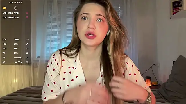 1Kellynaive online show from 04/13/26, 04:01