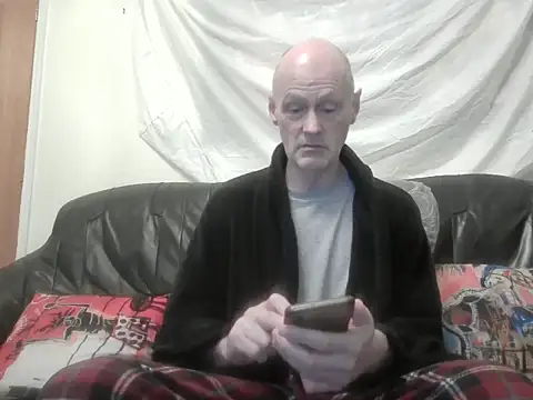 Snapshot of Useless_Wanker chatting on 06/02/26, 01:18 Useless Wanker online show from 06/02/26, 01:18