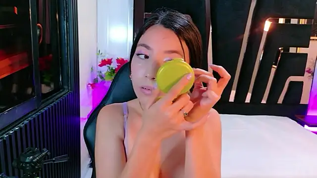 MiaLovelyn online show from 04/16/26, 08:31