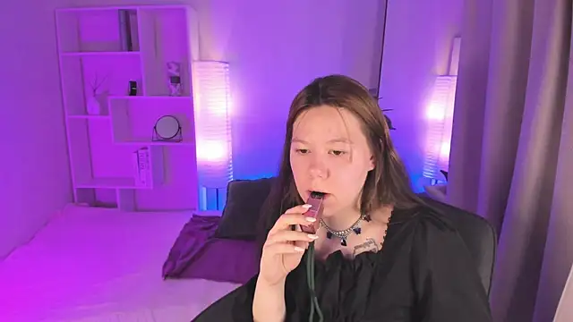 Vanessa ama online show from 04/05/26, 01:47