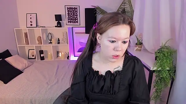 Vanessa ama online show from 04/11/26, 08:07