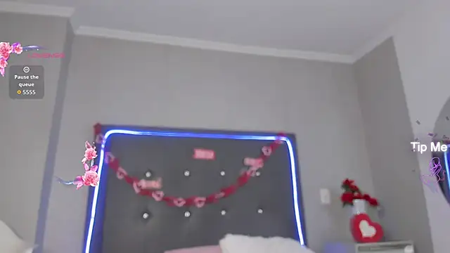 Snapshot of mia_gomez7 chatting on 04/10/26, 01:05 mia gomez7 online show from 04/10/26, 01:05