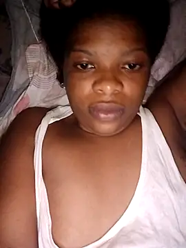 Snapshot of Smalltitiesxxx chatting on 04/11/26, 04:28 Smalltitiesxxx online show from 04/11/26, 04:28