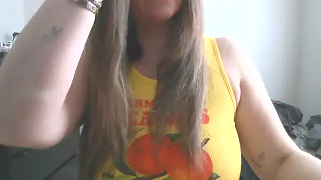 Snapshot of Goddess-GraceX chatting on 04/15/26, 04:36 Goddess-GraceX online show from 04/15/26, 04:36