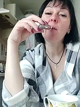 Snapshot of HelgaDennis chatting on 04/07/26, 06:36 HelgaDennis online show from 04/07/26, 06:36