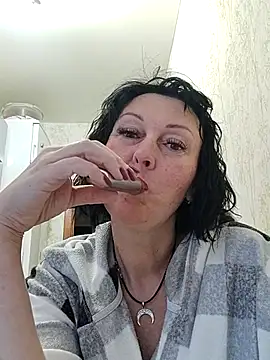 Snapshot of HelgaDennis chatting on 04/11/26, 03:33 HelgaDennis online show from 04/11/26, 03:33