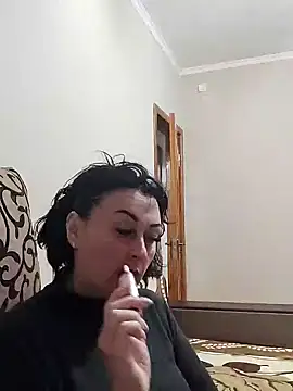 Snapshot of HelgaDennis chatting on 04/15/26, 09:48 HelgaDennis online show from 04/15/26, 09:48