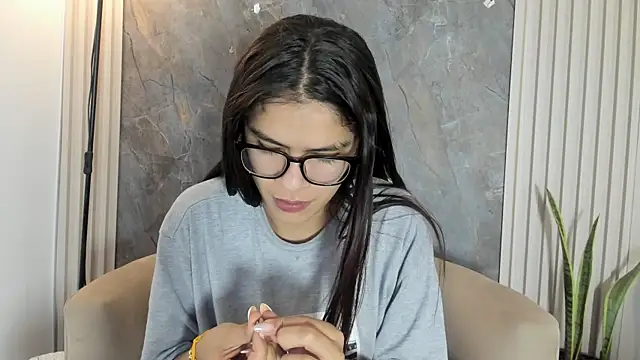 Snapshot of alina_sauvage chatting on 07/04/26, 11:38 alina sauvage online show from 07/04/26, 11:38