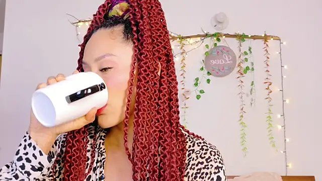 Snapshot of Ajua__Uva chatting on 04/03/26, 11:47 Ajua Uva online show from 04/03/26, 11:47