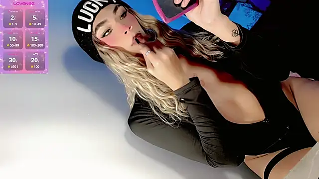 khloe Gils online show from 04/13/26, 11:21