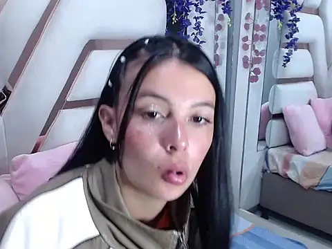 Salome Saen  online show from 04/08/26, 01:00