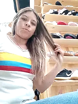 Snapshot of alanna6950 chatting on 03/26/26, 04:45 alanna6950 online show from 03/26/26, 04:45