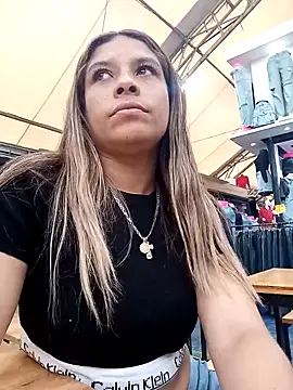 Snapshot of alanna6950 chatting on 04/04/26, 05:32 alanna6950 online show from 04/04/26, 05:32