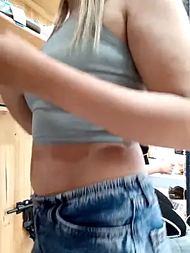 Snapshot of alanna6950 chatting on 04/10/26, 05:28 alanna6950 online show from 04/10/26, 05:28