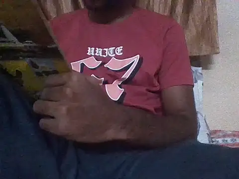 Snapshot of bulls_eye35 chatting on 04/15/26, 05:14 bulls eye35 online show from 04/15/26, 05:14