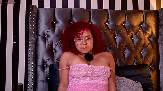 Snapshot of lara_curly chatting on 03/24/26, 10:20 lara curly online show from 03/24/26, 10:20