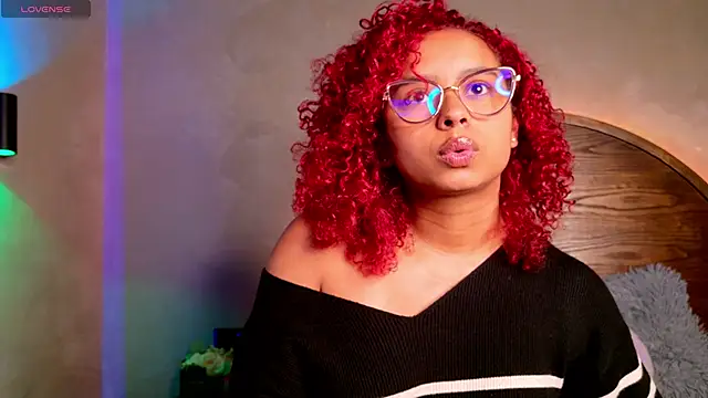 Snapshot of lara_curly chatting on 03/31/26, 10:26 lara curly online show from 03/31/26, 10:26