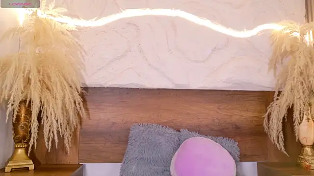 Snapshot of lara_curly chatting on 04/09/26, 09:58 lara curly online show from 04/09/26, 09:58