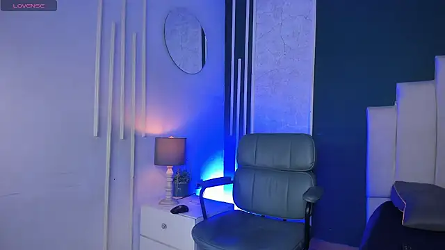 Alix Cross online show from 05/03/26, 12:22