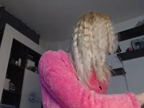 MessyQueen online show from 03/20/26, 10:25