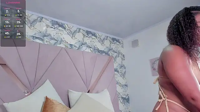 mia rouxx1 online show from 03/25/26, 03:45