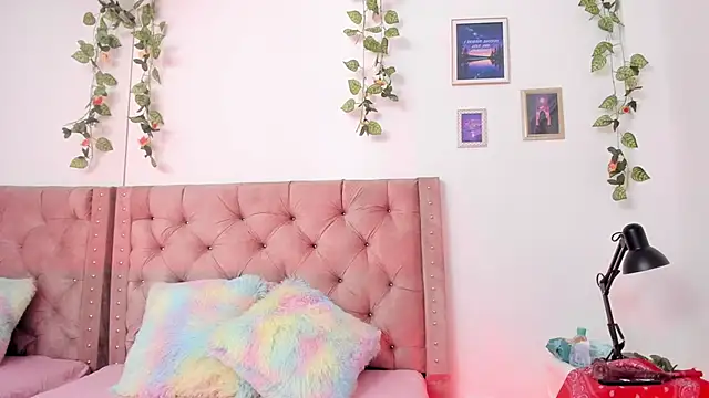  hade  online show from 04/28/26, 03:28