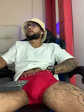 Snapshot of KyleJoss30 chatting on 04/06/26, 03:26 KyleJoss30 online show from 04/06/26, 03:26