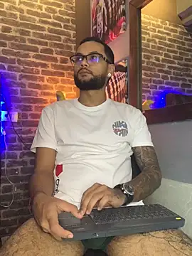 Snapshot of KyleJoss30 chatting on 04/07/26, 09:15 KyleJoss30 online show from 04/07/26, 09:15