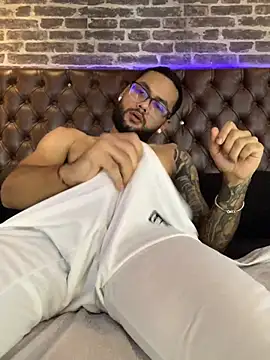 Snapshot of KyleJoss30 chatting on 04/15/26, 07:58 KyleJoss30 online show from 04/15/26, 07:58