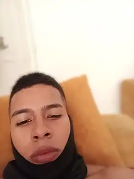 Snapshot of alejo_king02 chatting on 04/16/26, 03:35 alejo king02 online show from 04/16/26, 03:35