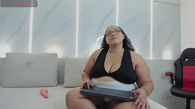 kate bould  online show from 04/13/26, 03:34