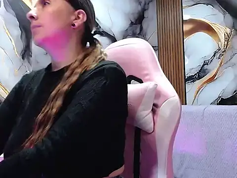 Snapshot of HELLEN_MARK chatting on 04/06/26, 11:33 HELLEN MARK online show from 04/06/26, 11:33