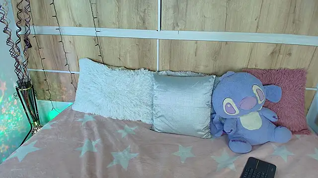 Snapshot of Rapthalia_ chatting on 03/22/26, 06:06 Rapthalia online show from 03/22/26, 06:06