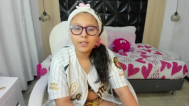 Snapshot of Rapthalia_ chatting on 04/08/26, 11:21 Rapthalia online show from 04/08/26, 11:21